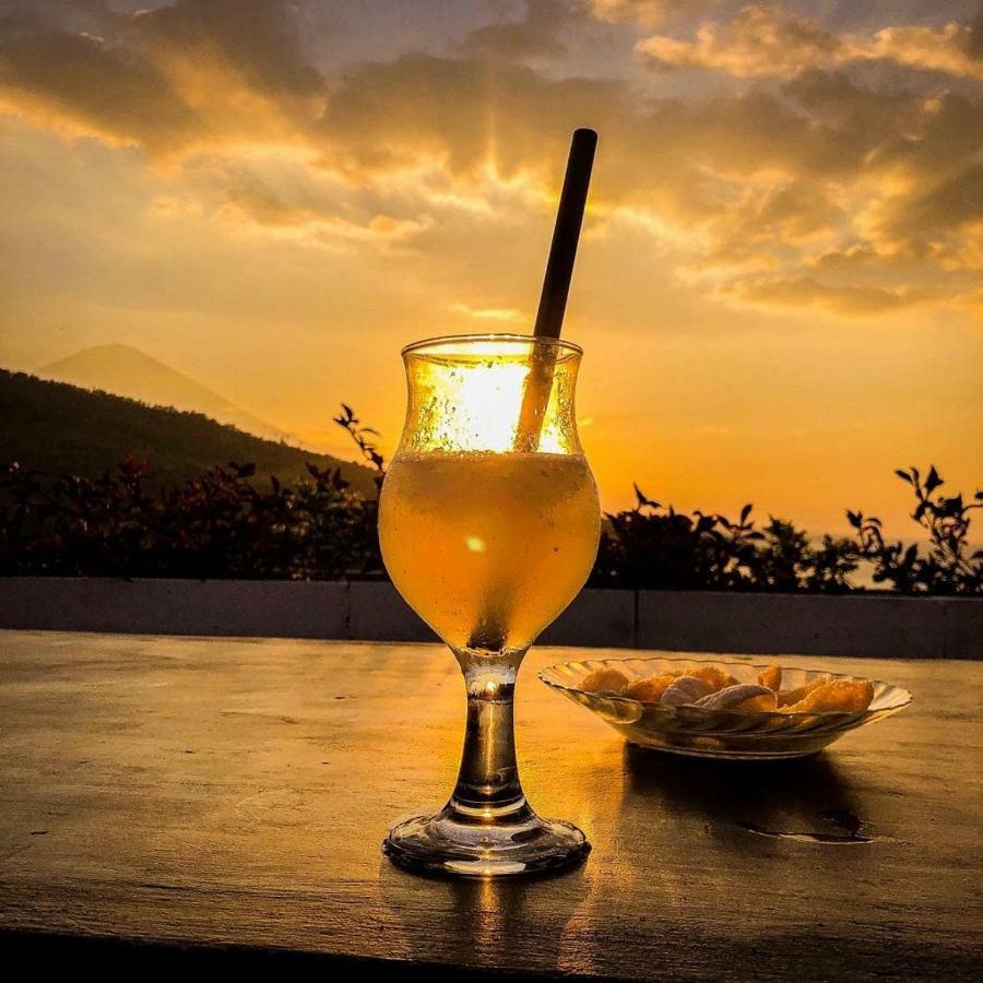 Waenis Sunset View Hotel And Restaurant, Amed, Bali المظهر الخارجي الصورة